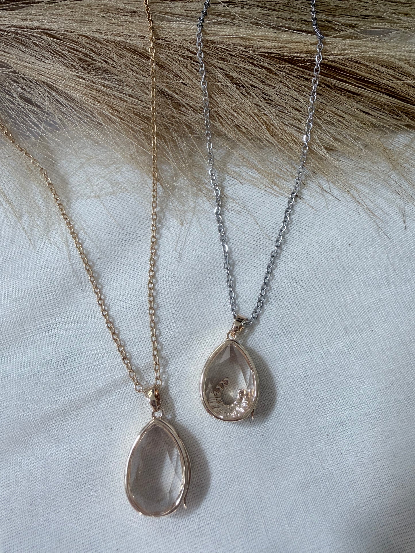 Dewdrop Gold Circle Floating Charm Necklace – Minimalist Crystal Pendant – Roze Collection
