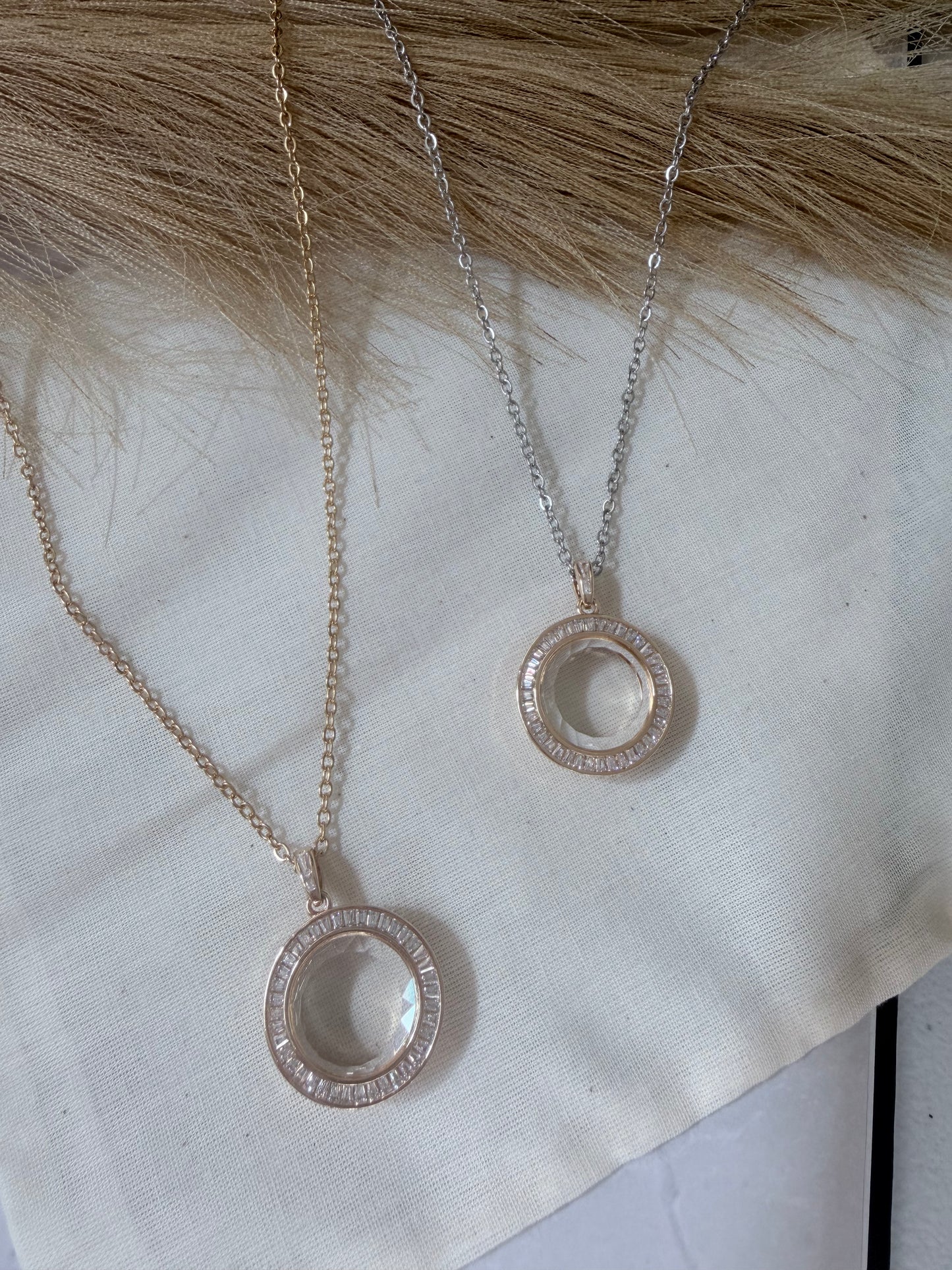 Lumi Floating Charm Necklace – Minimalist Crystal Pendant – Roze Collection